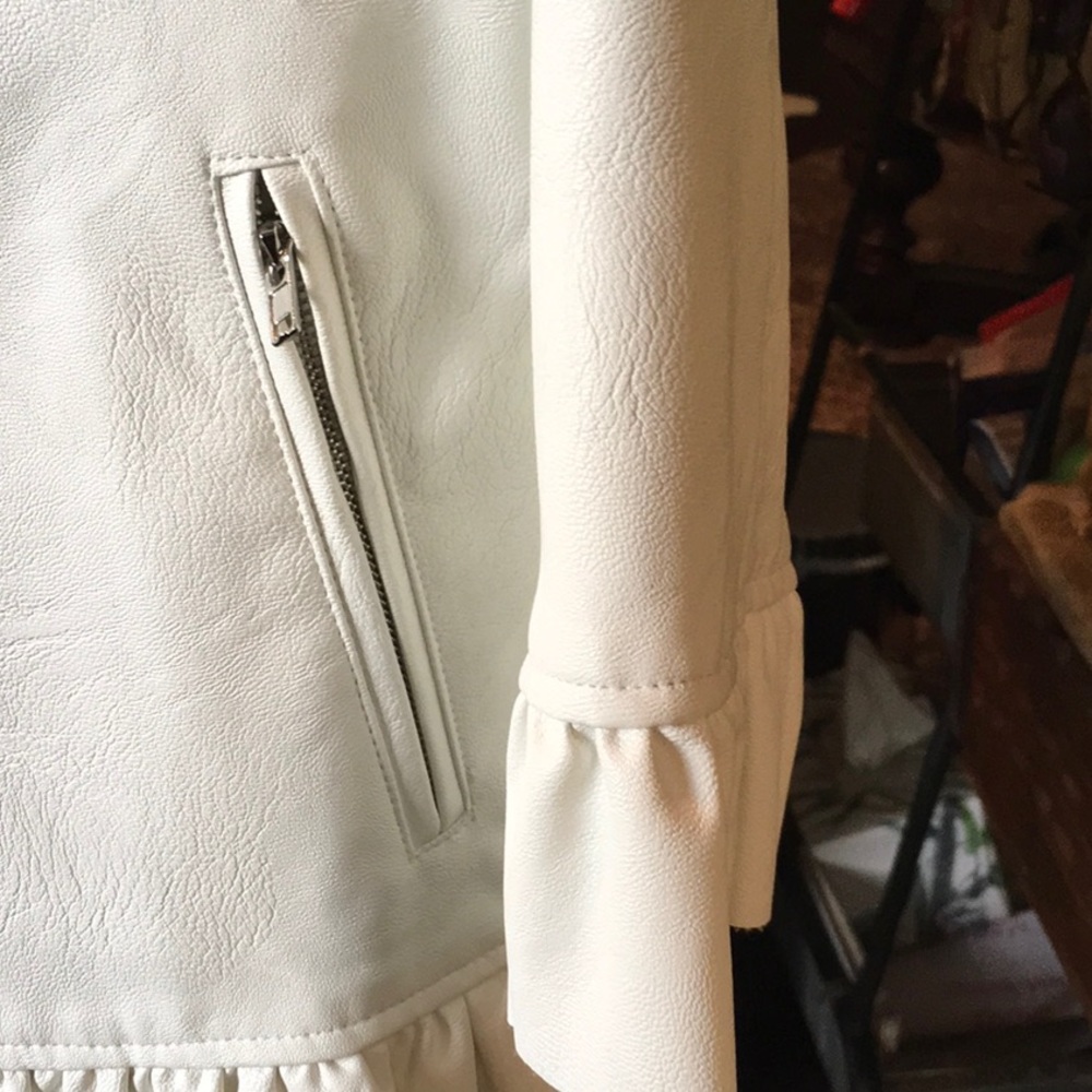 Casting La White Ruffle Jacket Good Shape 1 Spot - image 5